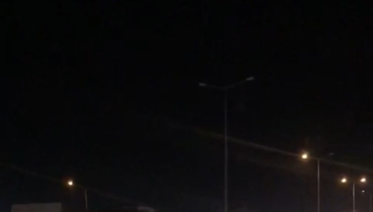 Tır Ters Şerit’e Girdi  Ortalik Karıştı