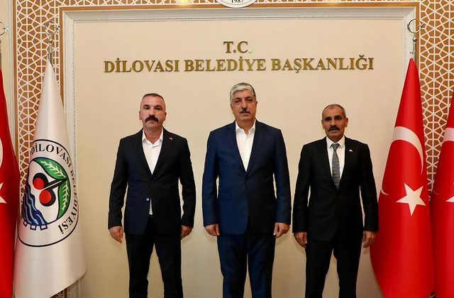 Milliyetçi Hareket Partisi Dilovası İlçe Başkanı Gencay Söğütçü Ve Yönetimi Dilovası Belediye Başkanı Ramazan Ömeroğlu’nu Ziyaret Etti