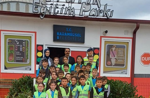 Karamürsel Belediyesi, Miniklere Trafik Eğitimi Veriyor