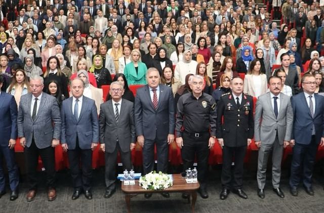 Kocaeli Kongre Merkezi’nde En İyi Narkotik Polis Anne Projesi Tanıtıldı