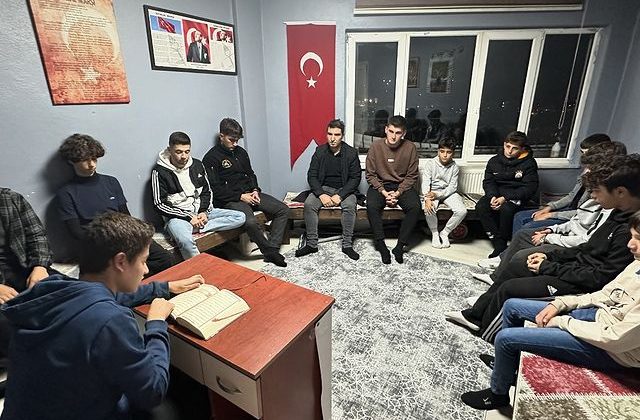 Kandıra’da İlim İrfan Yurdu’nda Kuran-ı Kerim Tilaveti Gerçekleştirildi