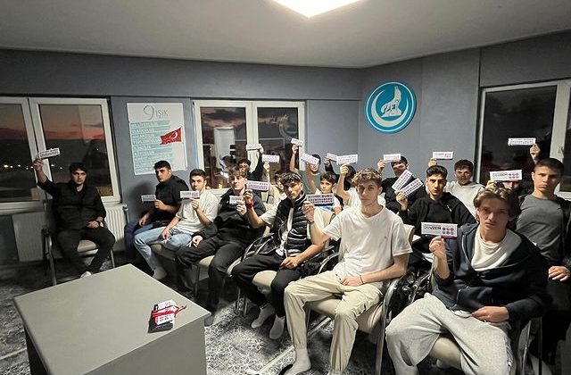 Ülkü Ocakları Uzaktan Eğitim Merkezi (UOZEM) ile Öğrencilere Eğitim Fırsatı