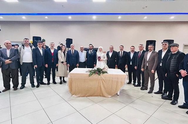 AK Parti Dilovası İlçe Başkanı İlhan Yıldırım, Mehmet Telli ve Dündar Aileleri’nin Mutlu Gününde Buluştu