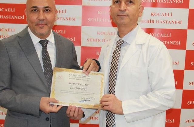 Kocaeli Şehir Hastanesi İç Hastalıkları Kliniği’nde Asistan Hekimlerden Büyük Başarı