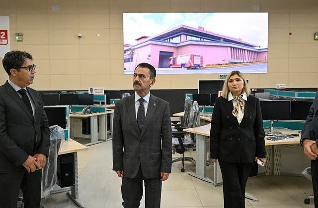 Kocaeli Valisi İlhami Aktaş, 112 Acil Çağrı Merkezi’ni Ziyaret Etti