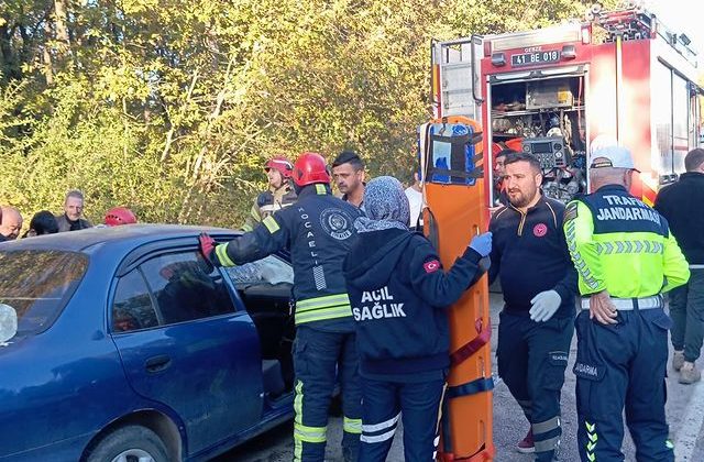 Dilovası’nda Trafik Kazası: Sıkışan Vatandaş Kurtarıldı