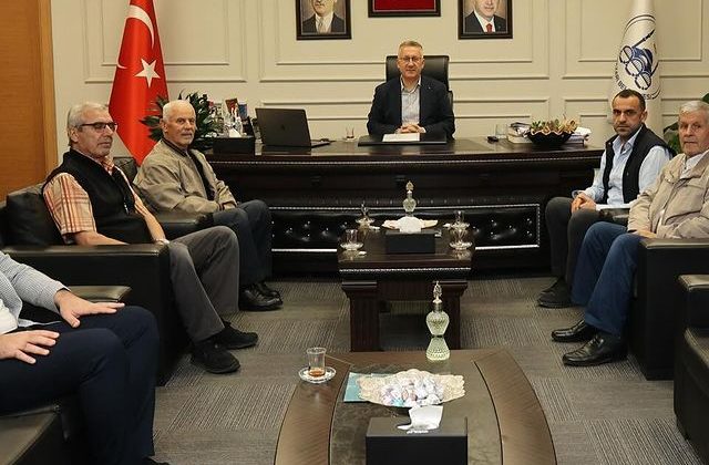 Adapazarı Belediyesi, Tekeler Mahallesi Muhtarı Mücahit Kaptan’i Ağırladı