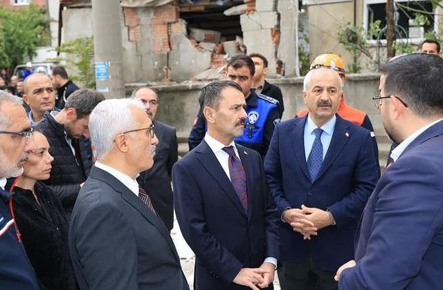 Kocaeli Valisi İlhami Aktaş Gebze’deki Patlama Bölgesinde İncelemelerde Bulundu