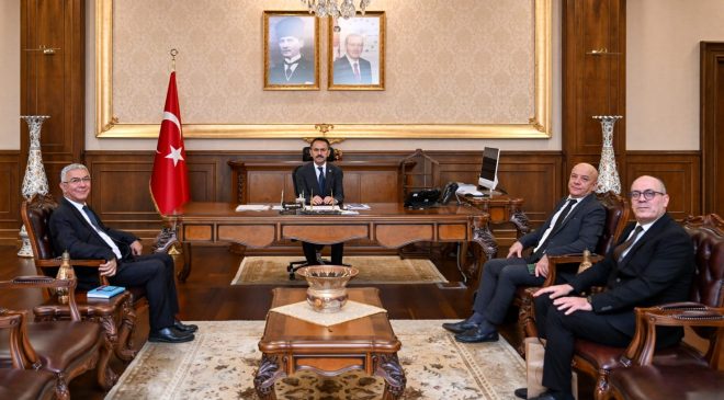 Çayırova Sağlam Metal Sanayi ve Ticaret A.Ş. Yönetim Kurulu Başkanı Hakan Koçak Vali İlhami Aktaş’ı ziyaret etti