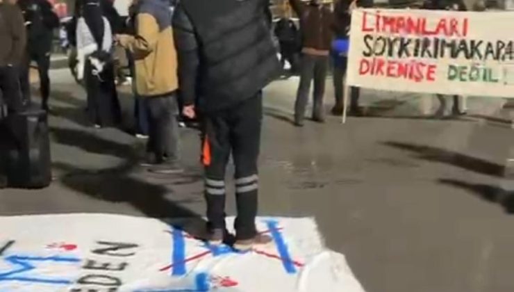 Dilovası’nda Limana Yanaşan İsrail Gemisi İçin Liman Önünde Halk Eylem Yapıyor