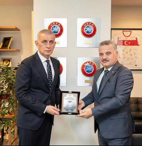 İçişleri Bakanlığı Emniyet Genel Müdürlüğü Polis Özel Harekat Başkan Yardımcısı Dr. Veysel Murat Tuğrul, Türkiye Futbol Federasyonu Başkanı İbrahim Ethem Hacıosmanoğlu’nu ziyaret etti