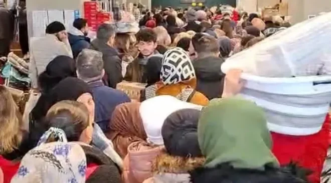 Karamürsel’de kış günü alışveriş izdihamı!