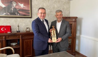 Kocaeli Trabzonlular Derneğinden Kaymakam Ziyareti