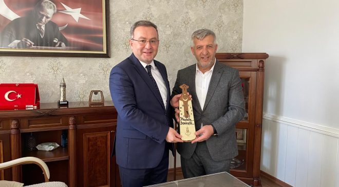 Kocaeli Trabzonlular Derneğinden Kaymakam Ziyareti