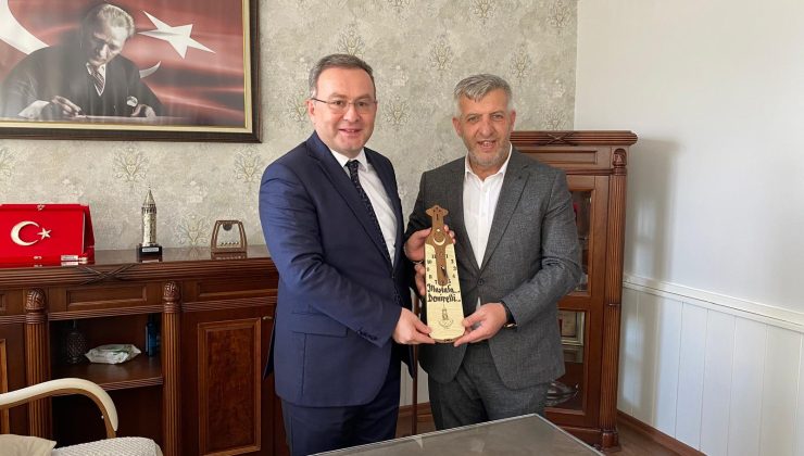 Kocaeli Trabzonlular Derneğinden Kaymakam Ziyareti