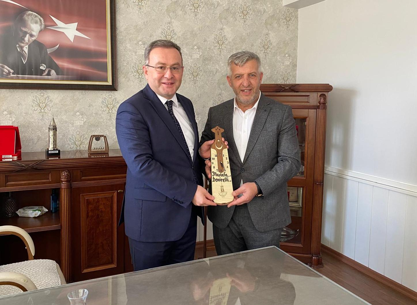 Kocaeli Trabzonlular Derneğinden Kaymakam Ziyareti